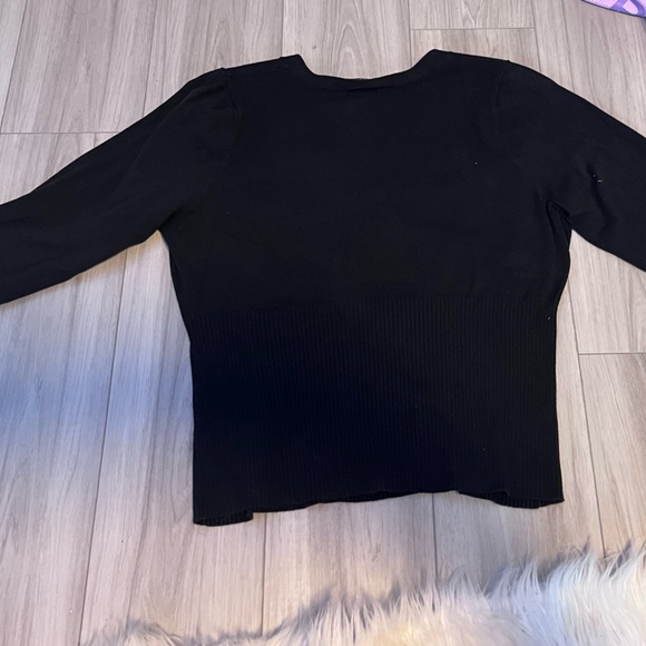Black low v cross neck line long sleeve - Picture 3 of 5